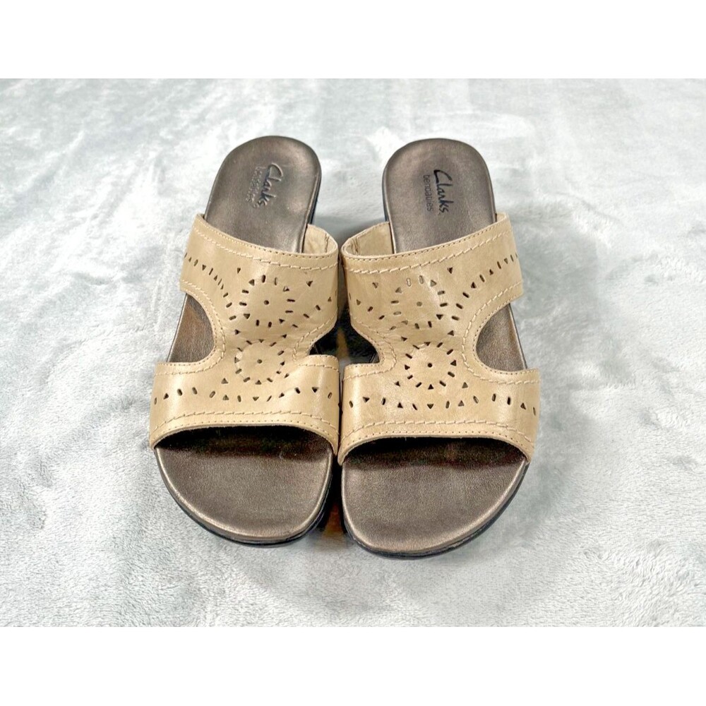 Clarks Bendables Tan Leather Laser Cut Perforated Floral Wedge Slide Sandals 10M